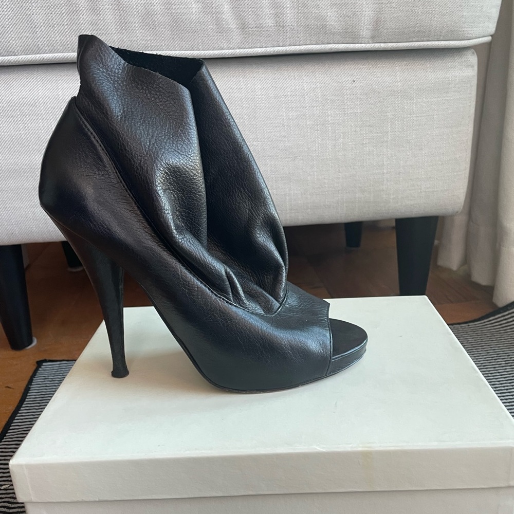Dolce Vita Loose Ankle Open Toe Ankle boots - Size 7